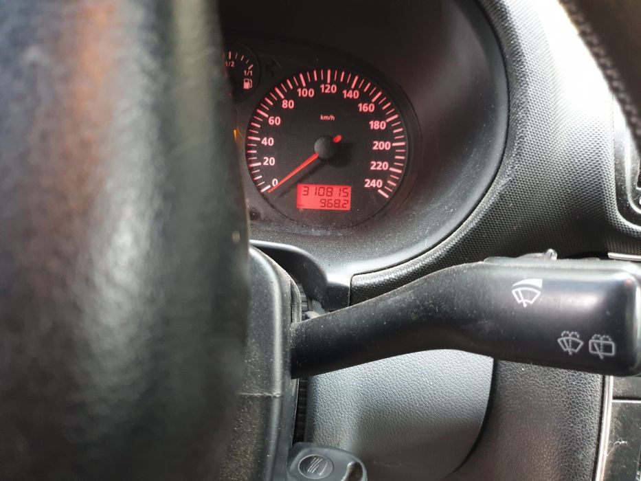 Seat leon  1.4 benzina sau dezmembrez