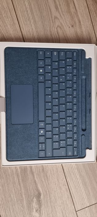 Tastatură Microsoft Surface Pro (Flex / cu spațiu pentru stilou) - Nouă, Layout Francez (AZERTY)