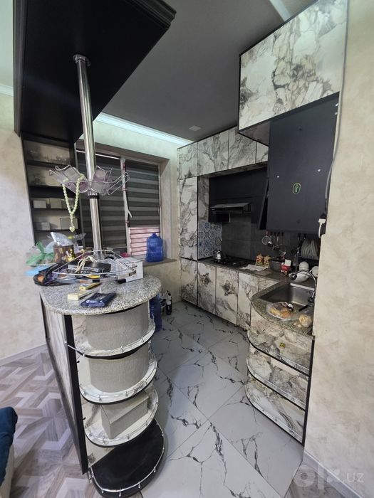 Vayeni garadok studio qilingan uy