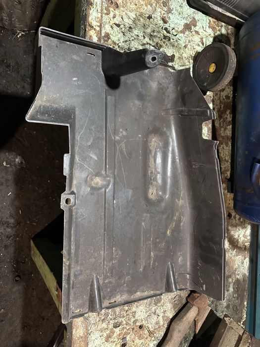 Продам запчасти на 124 мерседес.