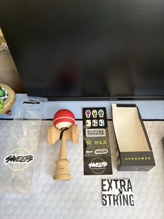 Vand sweets broken shape tracker rosu