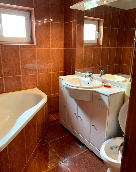 Inchiriez apartament