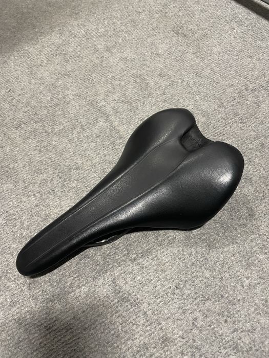 Карбонова седалка selle italia