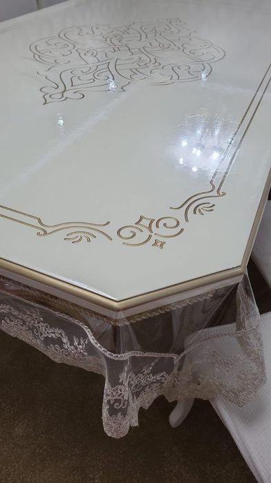 Срочно продам стол с стульями + скатерть