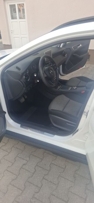 Mercedes-benz GLA 200d