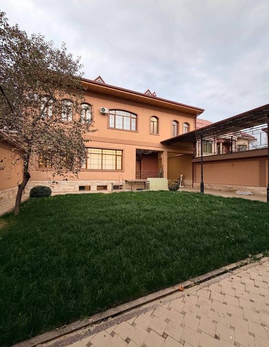 Продаётся элитный 10 комнатный дом в Яккасарайском районе