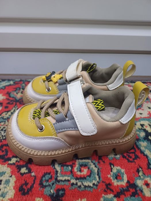 Детские кроссовки