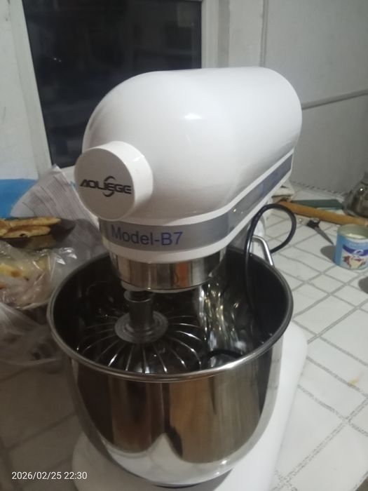 Продам миксер планетарный