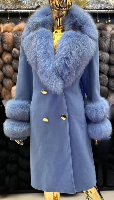 Vand paltoane din casmir cu blana de vulpe 1100 lei toate marimile