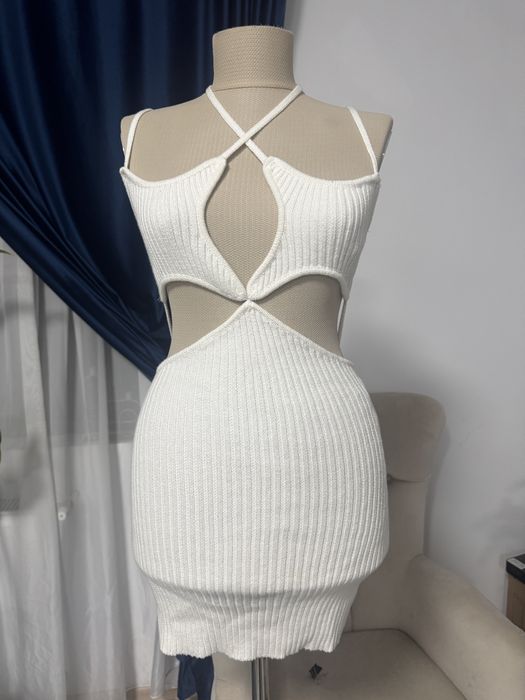 Rochie scurta de plaja Bershka cu decupaje din tricot mărimea M