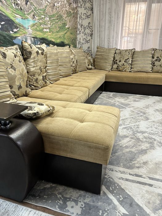 Диван в хорошем состояний