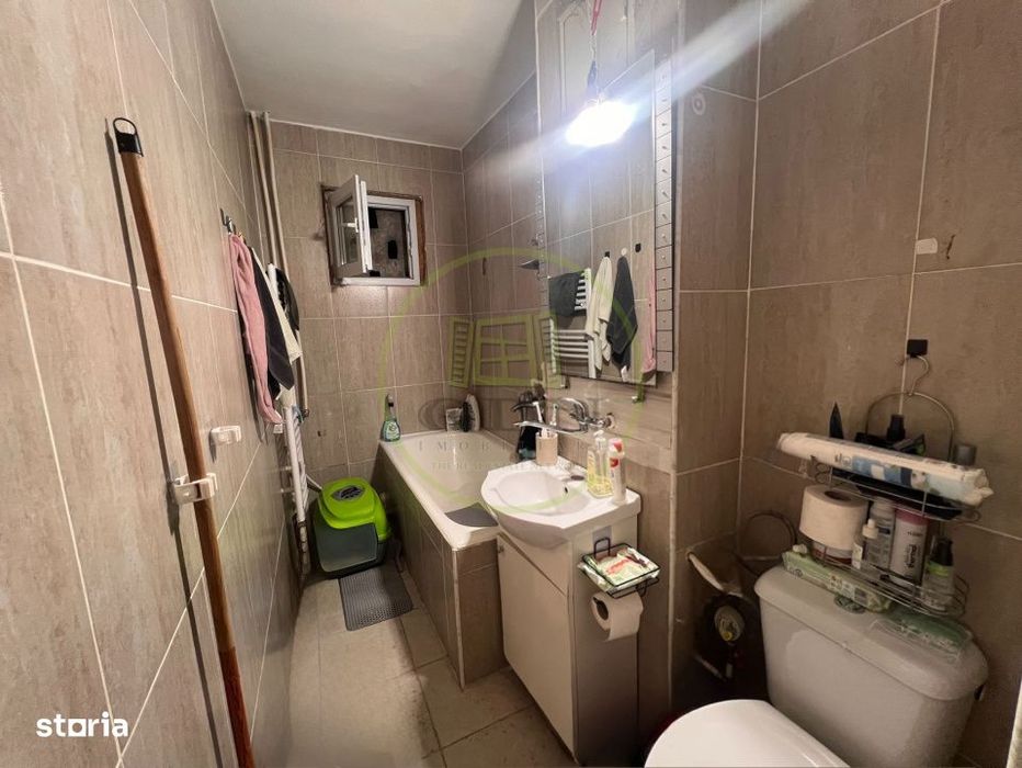Apartament 3 camere, semidecomandat, cartier Craiovita Noua, zona Oriz