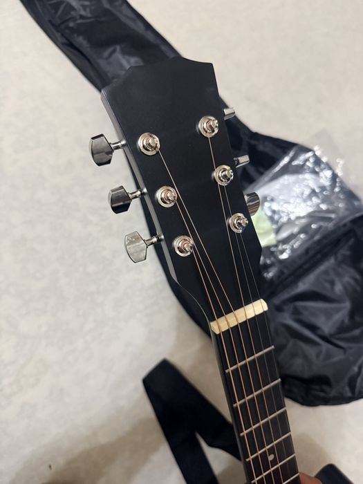 Гитара сегодня купили новая