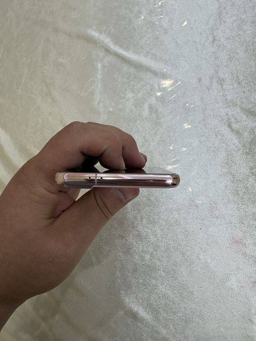 SAMSUNG S21 5g 8/256 bir qo’l ishlatilgan xolati ideal