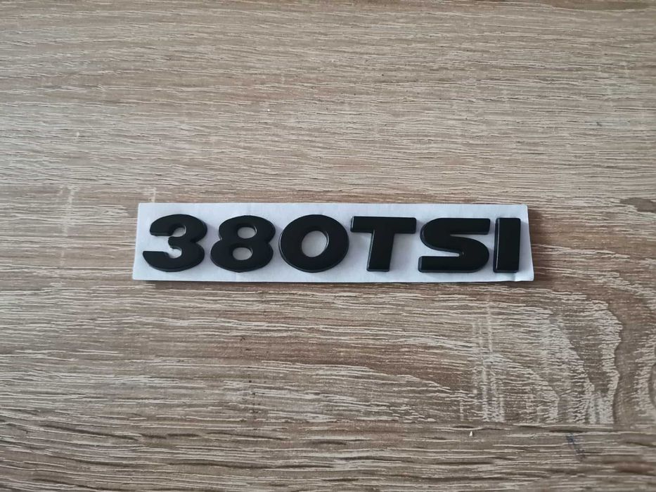 черна емблема Volkswagen 380 TSI
