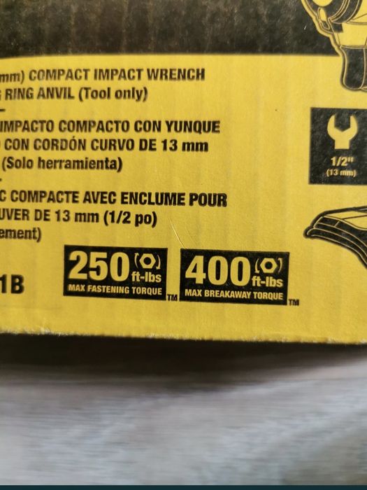 Гайковер Dewalt DCF911