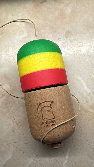 KROM Kendama + Knight Kendama Pill Rasta + TAKO Pill Crackle