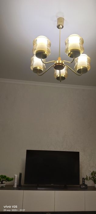 Продаю пятирожковую хрустальную люстру