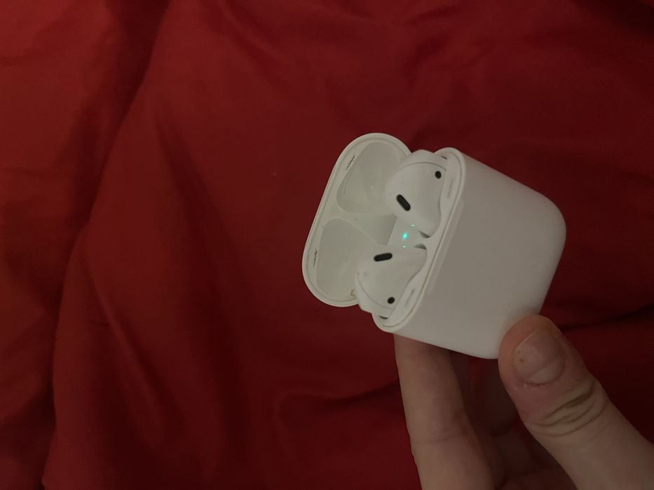Продавам Apple Airpods 2