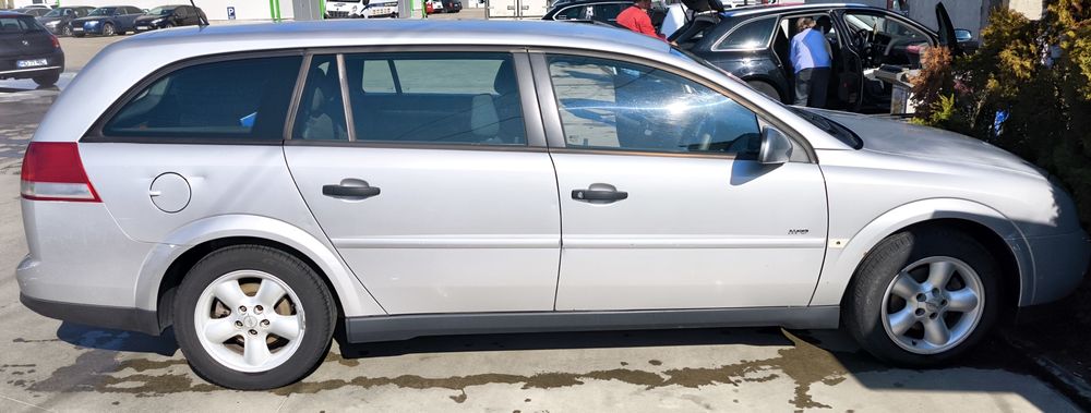 Vând Opel Vectra c volan pe dreapta