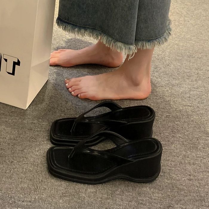 Продам шлепки, джинсы