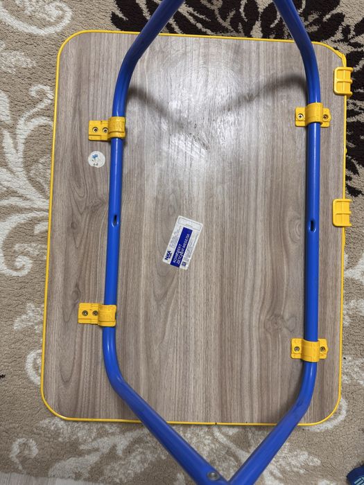 Детский стол б/у и есть мольберт детский двухстороний