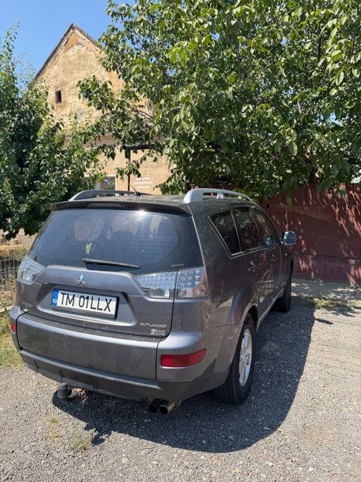Mitshubisi outlander 2