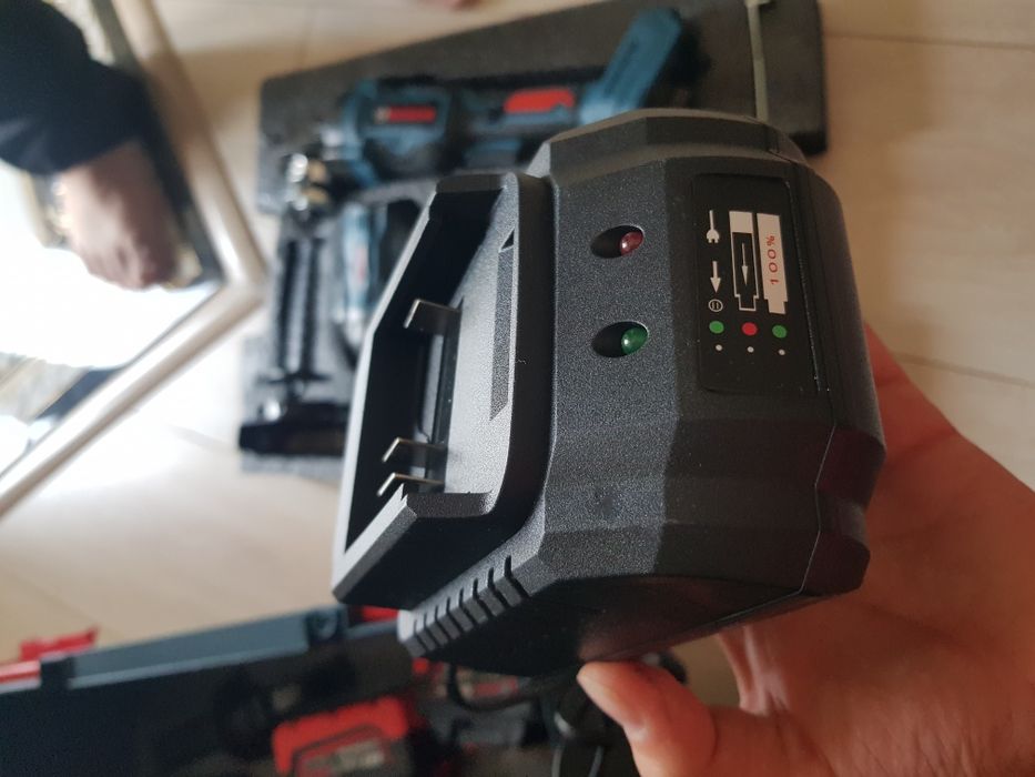 Bosch box ichida 4ta asbob,2ta akkumlyator,1 zaryadlagich