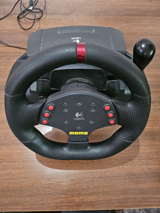 Руль Logitech MOMO racing