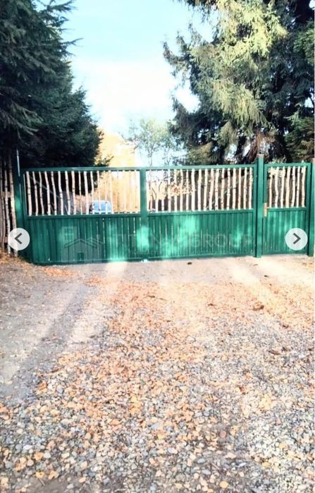 Vand vila moderna +vila la rosu (4.100 metri de teren si padure de mesteacan)