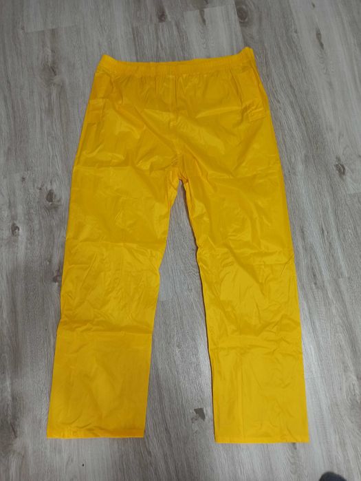 Водоустойчив комплект жълт