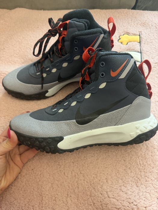 Продавам nike боти маратонки