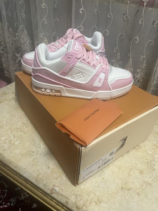 Adidasi dama lv noi cu cutie si saculet 280 lei