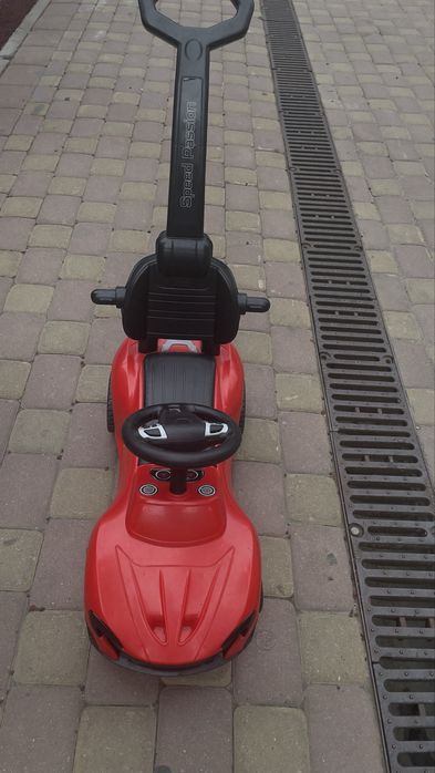 Детская машинка с ограничителями