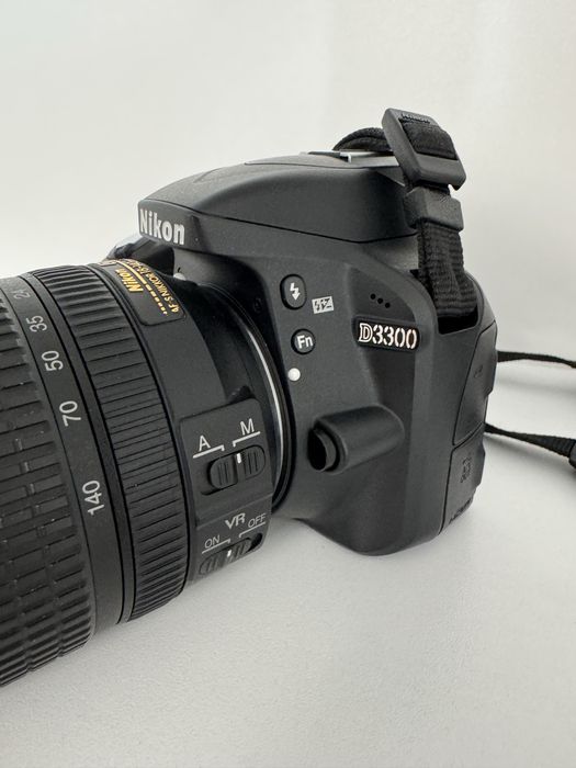 Nikon D3300 + Nikon AF-S 18-140mm VR + Geanta + Card SDHC 32GB
