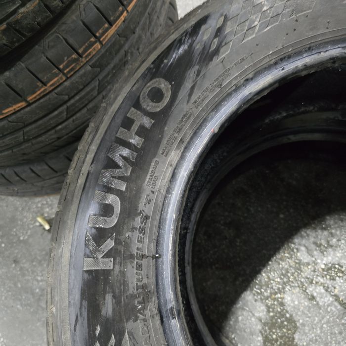 2x 205/60/16 VARA KUMHO 2023 Stare impecabila