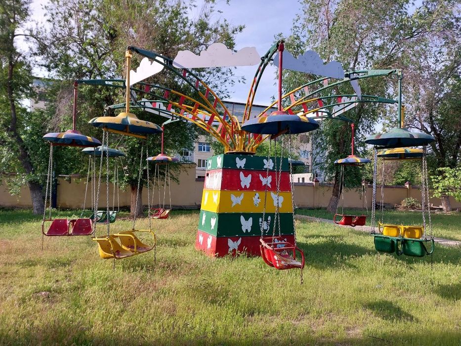 Корусель для парка аттракционов