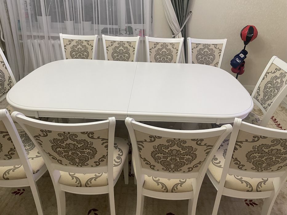 Продается стол и стулья
