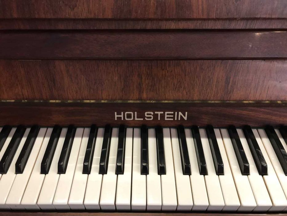 Продается пианино HOLSTEIN 110 в отличном состоянии