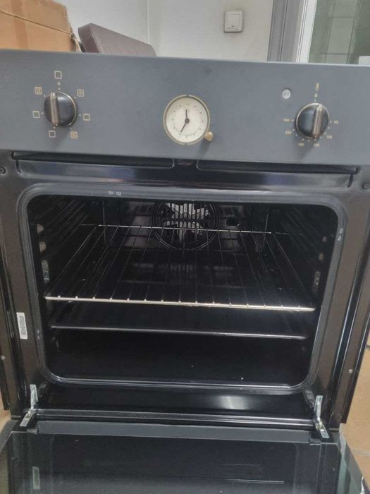 Духовой шкаф Hotpoint Ariston FHR 540