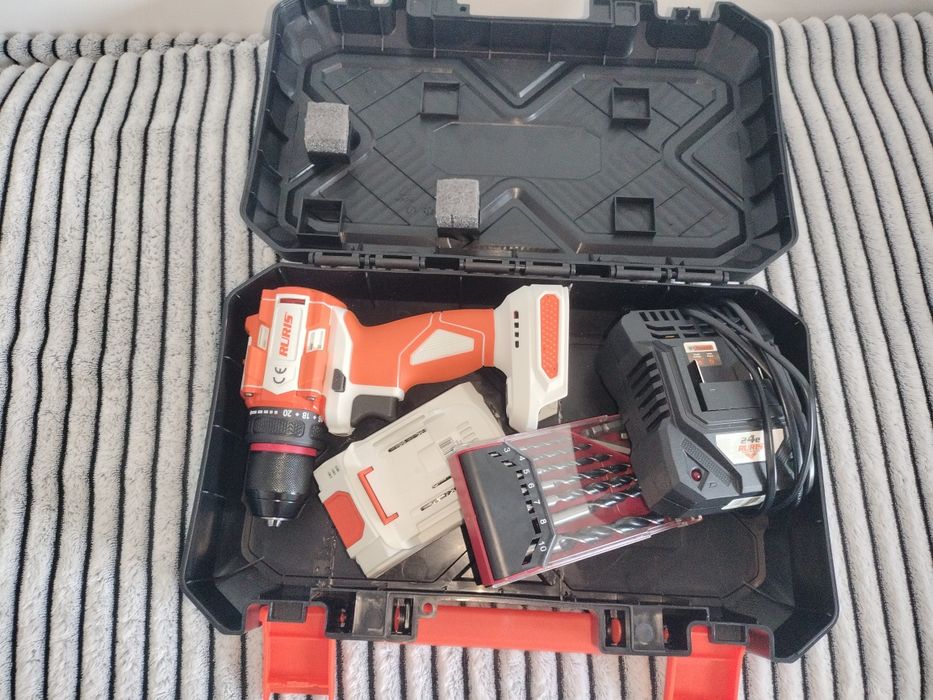 Vând mașină de gaurit și înșurubat Ruris