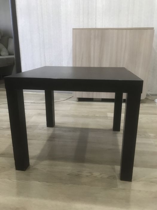 Журнальный столик из ИКЕА.
