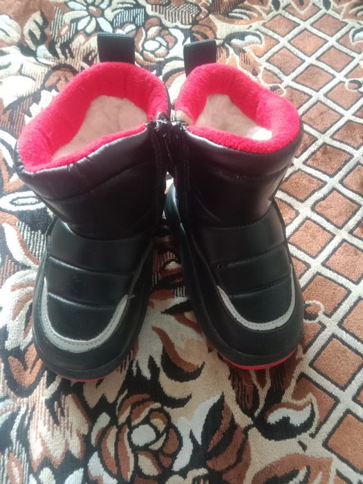 Продам детские сапожки