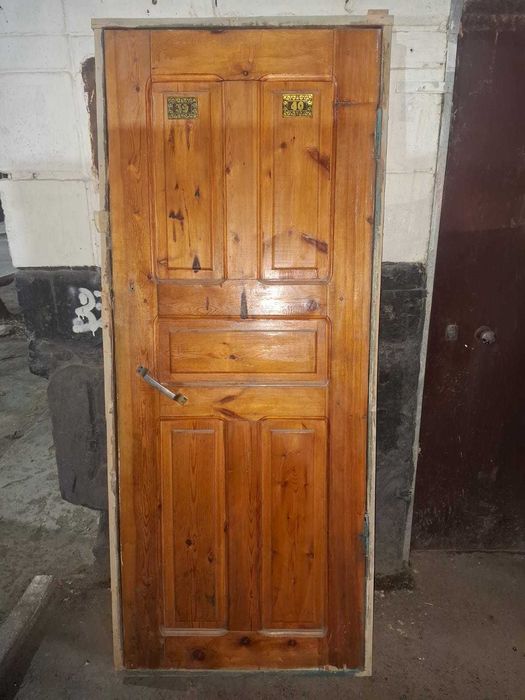 Продам входную дверь