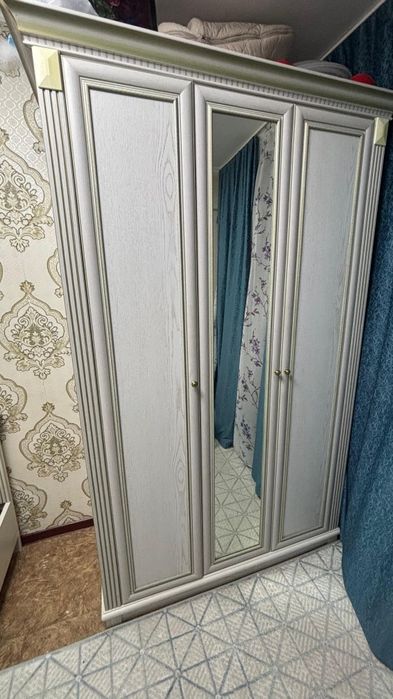 Продам спальный гарнитур комплектом