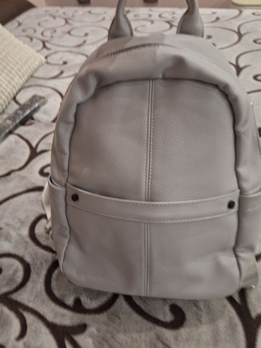 Сива раница за 22лв