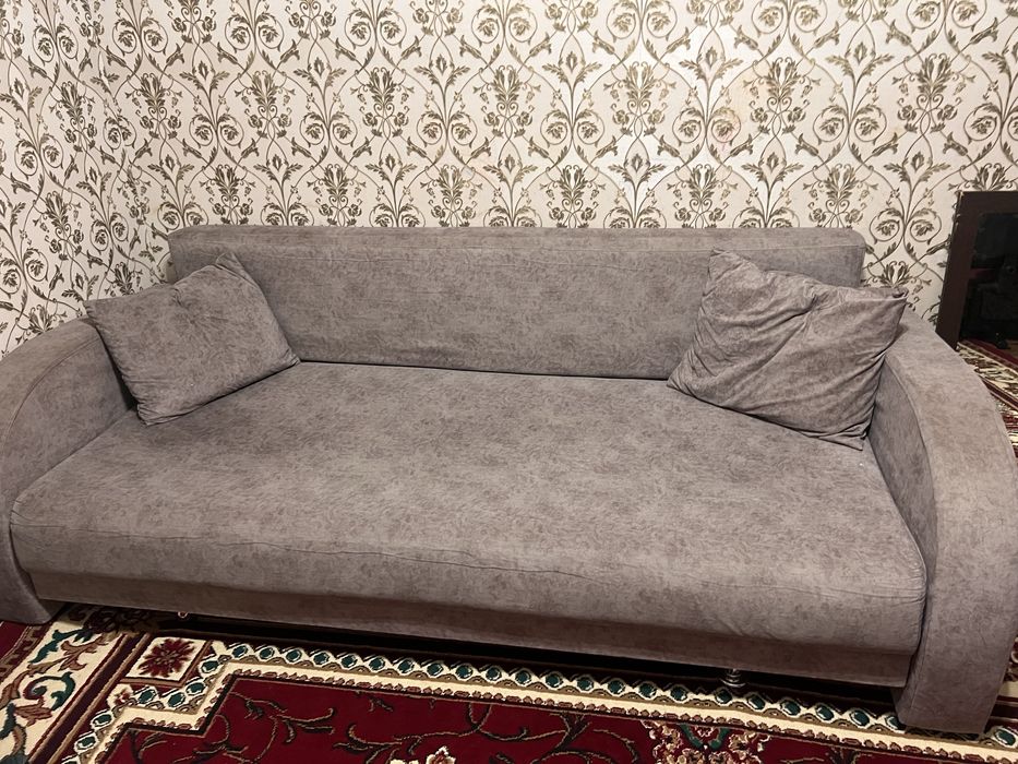 Продаю диван в хорошем состояний