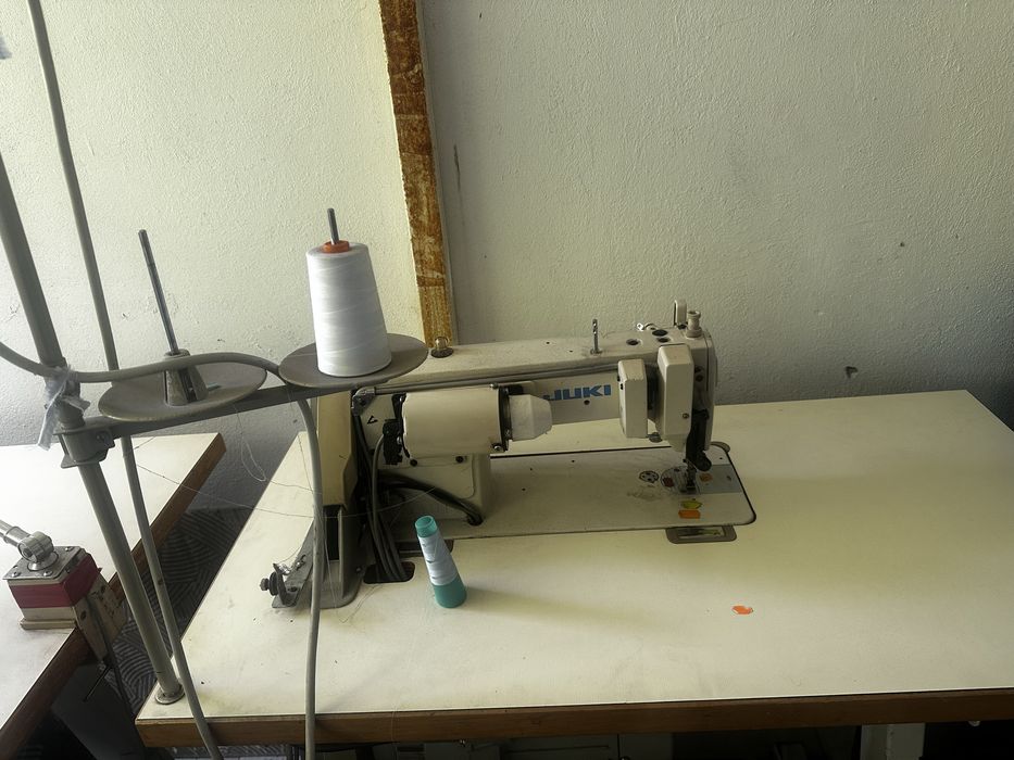 Masina industriala de cusut juki