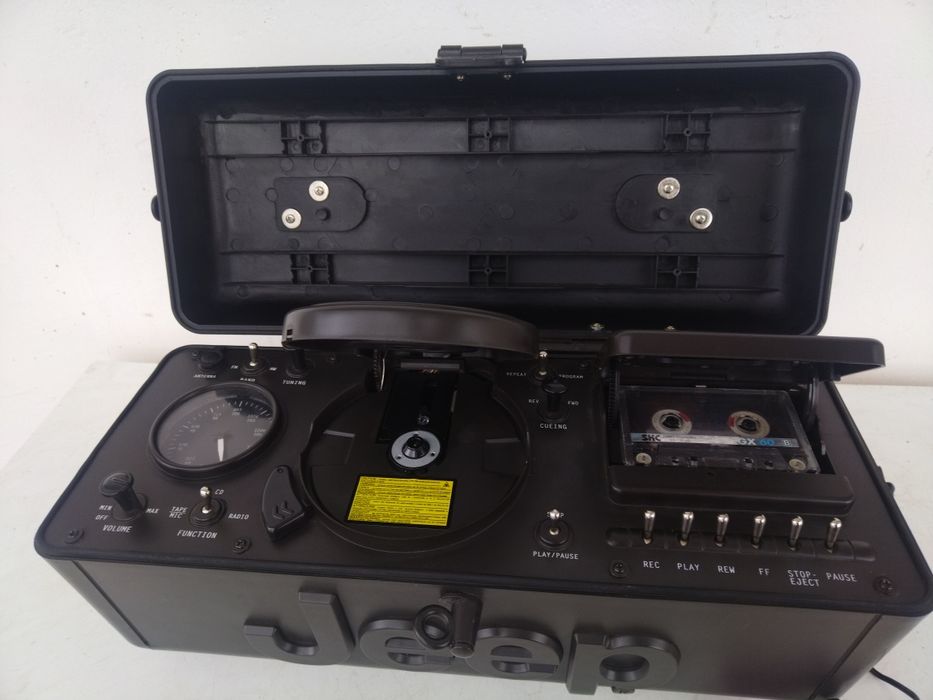 Радио-касетофон и диск  Roadstar, изработено по поръчка за JEEP