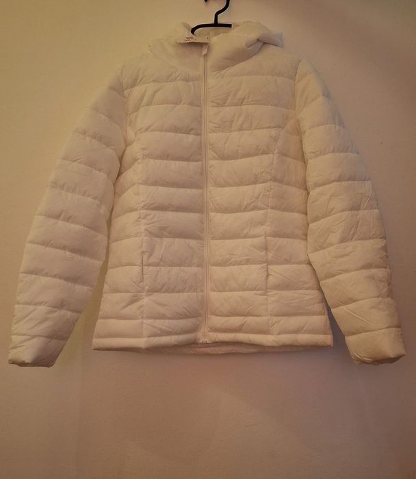 Vand Lot 4 Articole Vestimentare NOI cu Etichetă – Mărimea S (36) – Nike, Janina